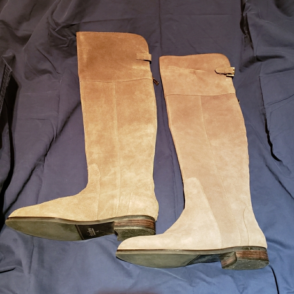 Suede boots